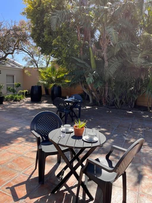 Lovely Garden 2 - 10 Minute Walk To Apartment *